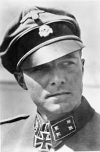 377. Eichenlaubträger SS-Obsturmbfhr. Joachim Peiper, Kdr. der Pz.-Rgts.-SS-Pz. Div. Lbstd. "Adolf Hitler", erhielt das Eichenlaub am 3.2.44 PK Alber/Scherl